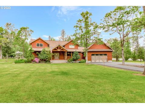 230 Champagne Creek Dr, Roseburg, OR 97471