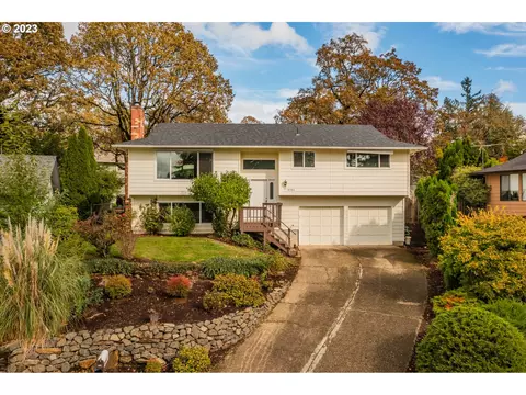 18580 Goetz Rd, Gladstone, OR 97027