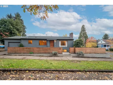 2206 SE Taggart St, Portland, OR 97202