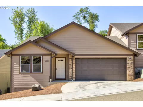 1680 NE Alameda Ave, Roseburg, OR 97470