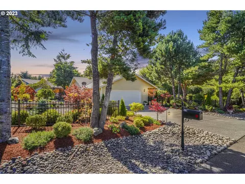 4896 Cloudcroft Ln, Florence, OR 97439