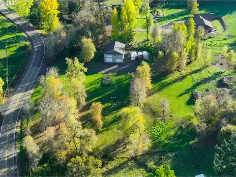 621 Loredo Dr, Roseburg, OR 97471
