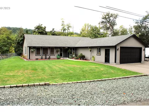 854 Hamlin Dr, Canyonville, OR 97417