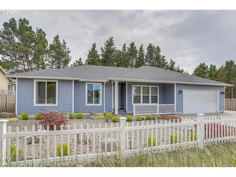 706 Shoreview Dr N, Long Beach, WA 98631