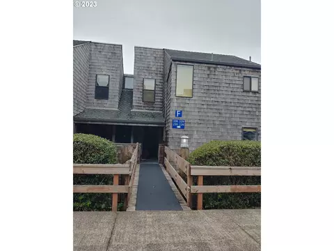 1000 SE Bay Blvd #F-12, Newport, OR 97365