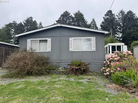 1042 S Easy St, Rockaway Beach, OR 97136