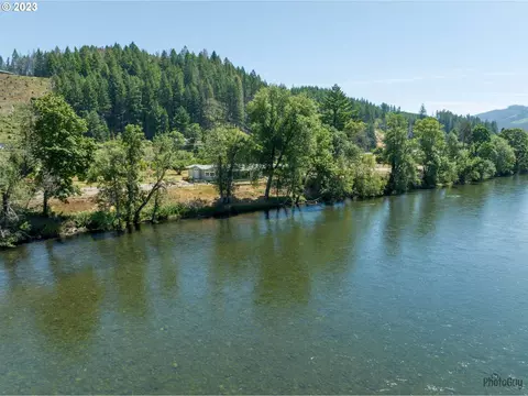 45986 Mckenzie Hwy, Vida, OR 97488