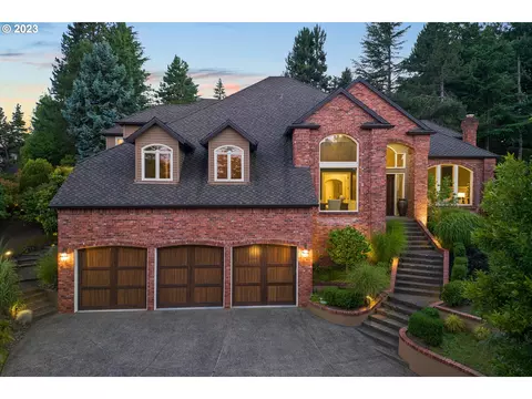 2057 Riverknoll Ct, West Linn, OR 97068