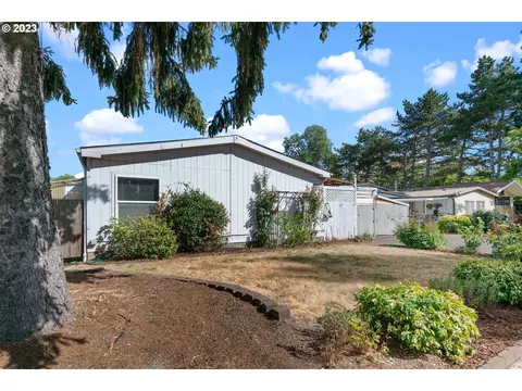 2046 Greentree Dr, Salem, OR 97301