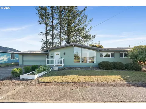 1411 9th St, Tillamook, OR 97141