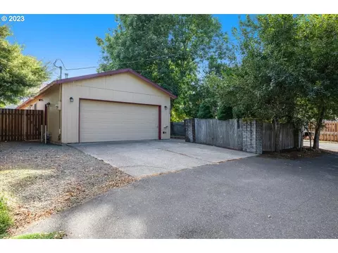 16360 Frederick St, Oregon City, OR 97045