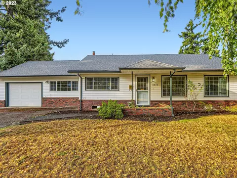 8349 NE Brazee St, Portland, OR 97220
