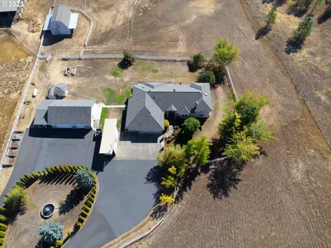 86431 N Modesto Dr, Eugene, OR 97402