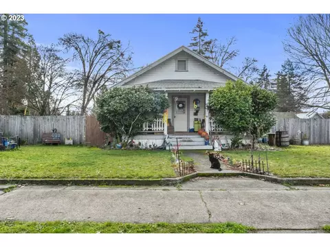 423 SW J St, Grants Pass, OR 97526