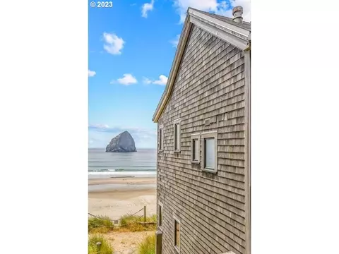 33000 Cape Kiwanda Dr # 18, Pacific City, OR 97135