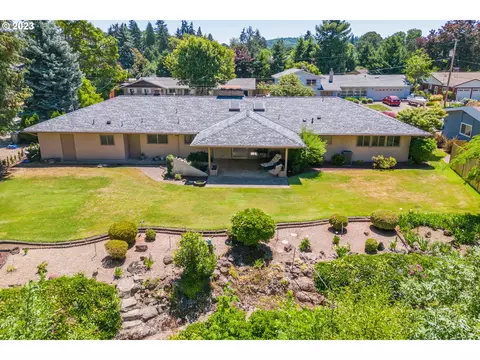 745 SW Robinhood Dr, Dallas, OR 97338