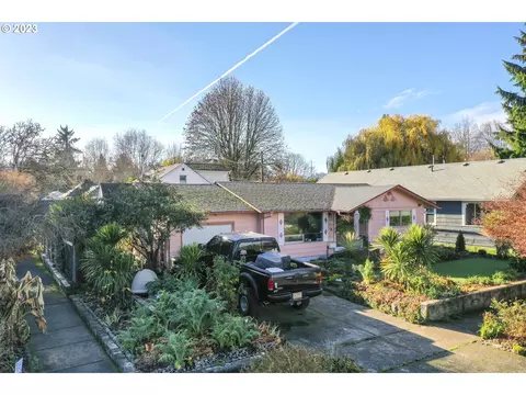 855 D St, Springfield, OR 97477