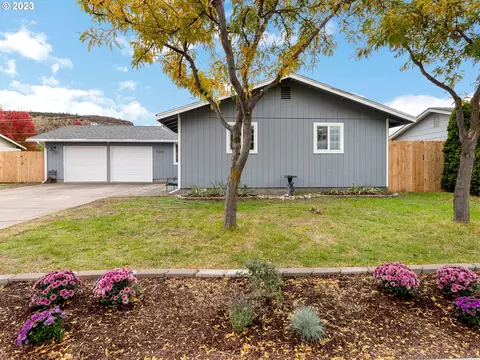1232 SE 8th St, Prineville, OR 97754