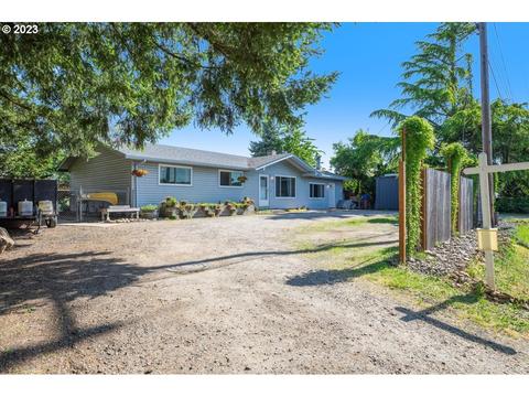 1033 E Main St, Carlton, OR 97111