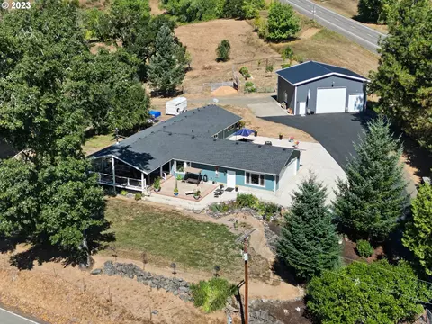 9450 Bullock Rd, Oakland, OR 97462