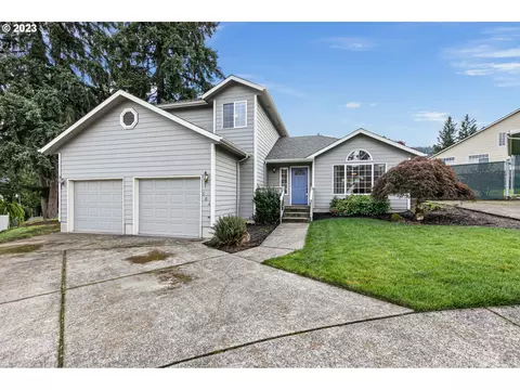 584 Cascade Dr, Springfield, OR 97478