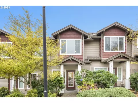 10376 NE Snoqualmie St, Beaverton, OR 97006