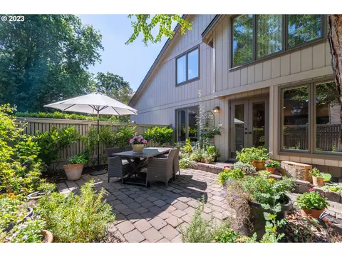 1321 Hammock St, Eugene, OR 97401 photo 1