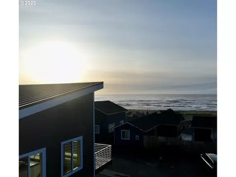 29161 Kerber Dr #13, Gold Beach, OR 97444