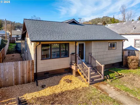568 NE Nash St, Roseburg, OR 97470