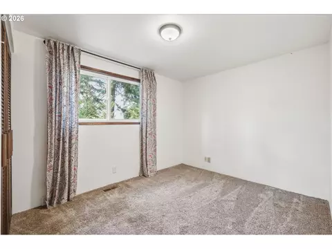 Bedroom - 3067 Whitbeck Blvd, Eugene, OR 97405 photo 3 of 7