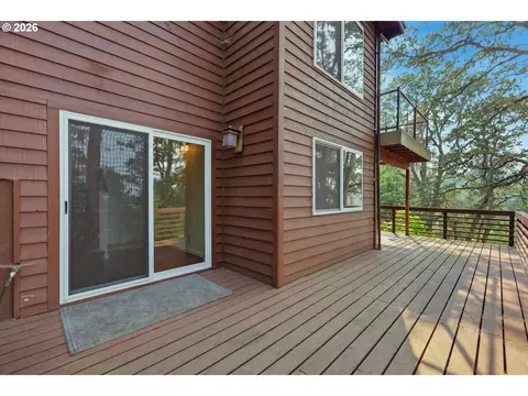 Exterior - 3067 Whitbeck Blvd, Eugene, OR 97405 photo 5 of 12