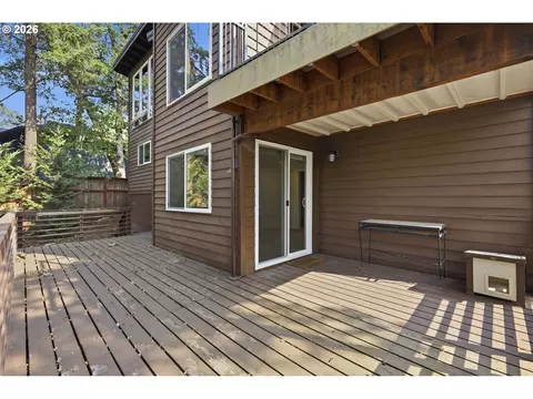 Exterior - 3067 Whitbeck Blvd, Eugene, OR 97405 photo 4 of 12