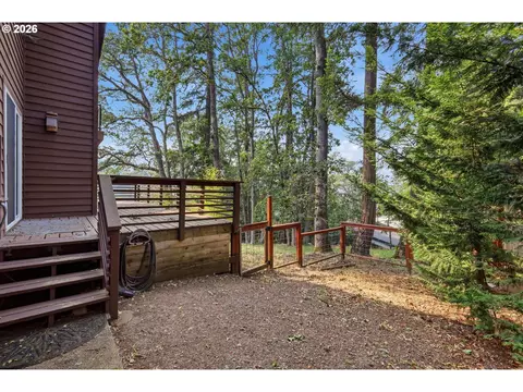 Exterior - 3067 Whitbeck Blvd, Eugene, OR 97405 photo 8 of 12