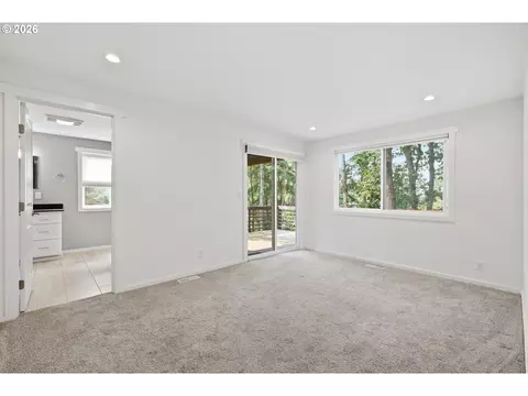 Bedroom - 3067 Whitbeck Blvd, Eugene, OR 97405 photo 4 of 7