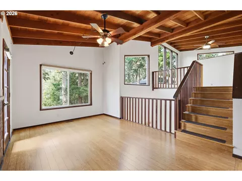 Living - 3067 Whitbeck Blvd, Eugene, OR 97405 photo 2 of 7