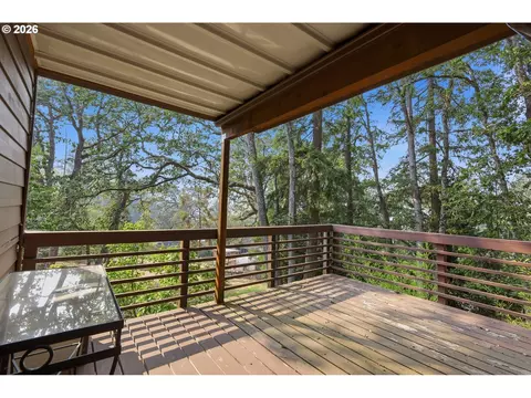 Exterior - 3067 Whitbeck Blvd, Eugene, OR 97405 photo 3 of 12