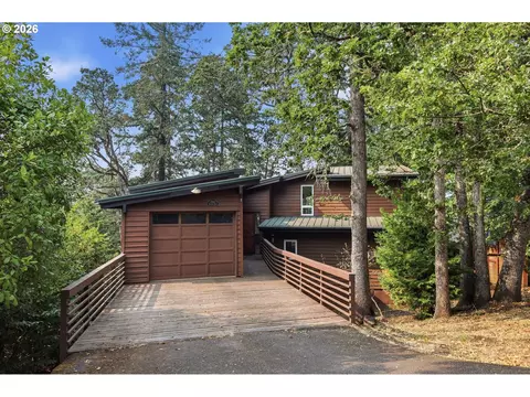 Exterior - 3067 Whitbeck Blvd, Eugene, OR 97405 photo 2 of 12