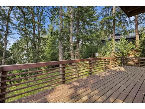 Exterior - 3067 Whitbeck Blvd, Eugene, OR 97405 photo 6 of 12
