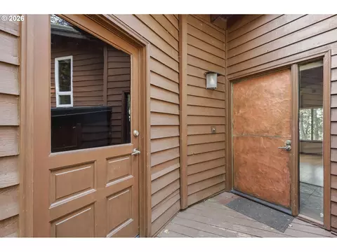 Entry Way - 3067 Whitbeck Blvd, Eugene, OR 97405 photo 2 of 2