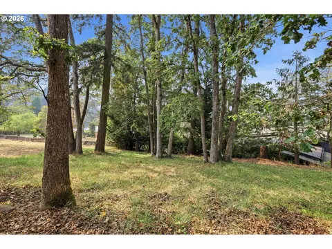 Exterior - 3067 Whitbeck Blvd, Eugene, OR 97405 photo 9 of 12