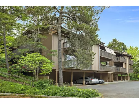 7526 SW Barnes Rd #F, Portland, OR 97225