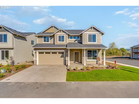 361 S 8th St, Carlton, OR 97111