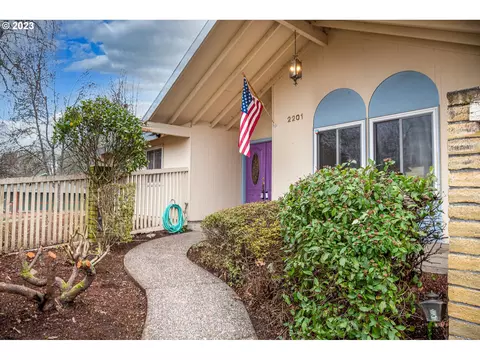 2201 Brittany St, Eugene, OR 97405