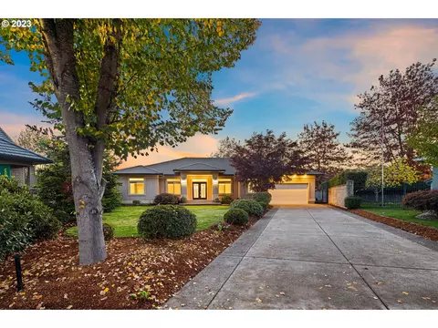 1221 Augusta Ct, Creswell, OR 97426