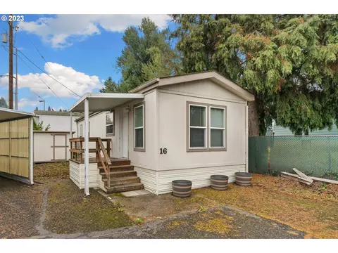 2710 SE Courtney Ave #16, Milwaukie, OR 97222