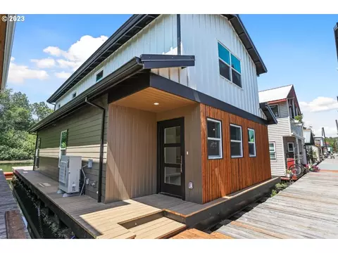 26400 NW St Helens Rd #16, Scappoose, OR 97056