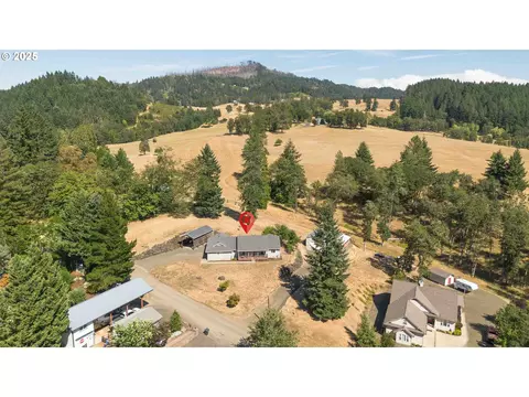 373 Grandview St, Glide, OR 97443