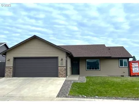 110 Streamside Ln, Winston, OR 97496