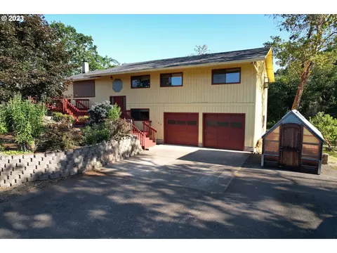 162 Estacata Pl, Roseburg, OR 97471