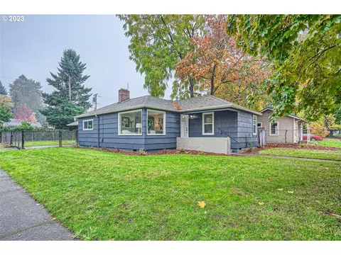 698 Thompson Ave NE, Salem, OR 97301